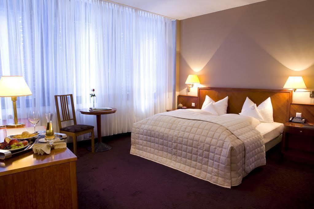 Ross Hotel Stuttgart Kültér fotó